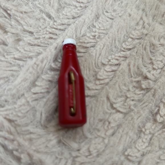 Heinz ketchup miniature bottle pin - Picture 11 of 16